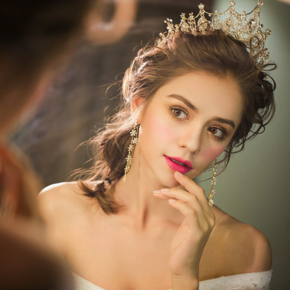 Bride wearing her perfect Bridal Headpiece